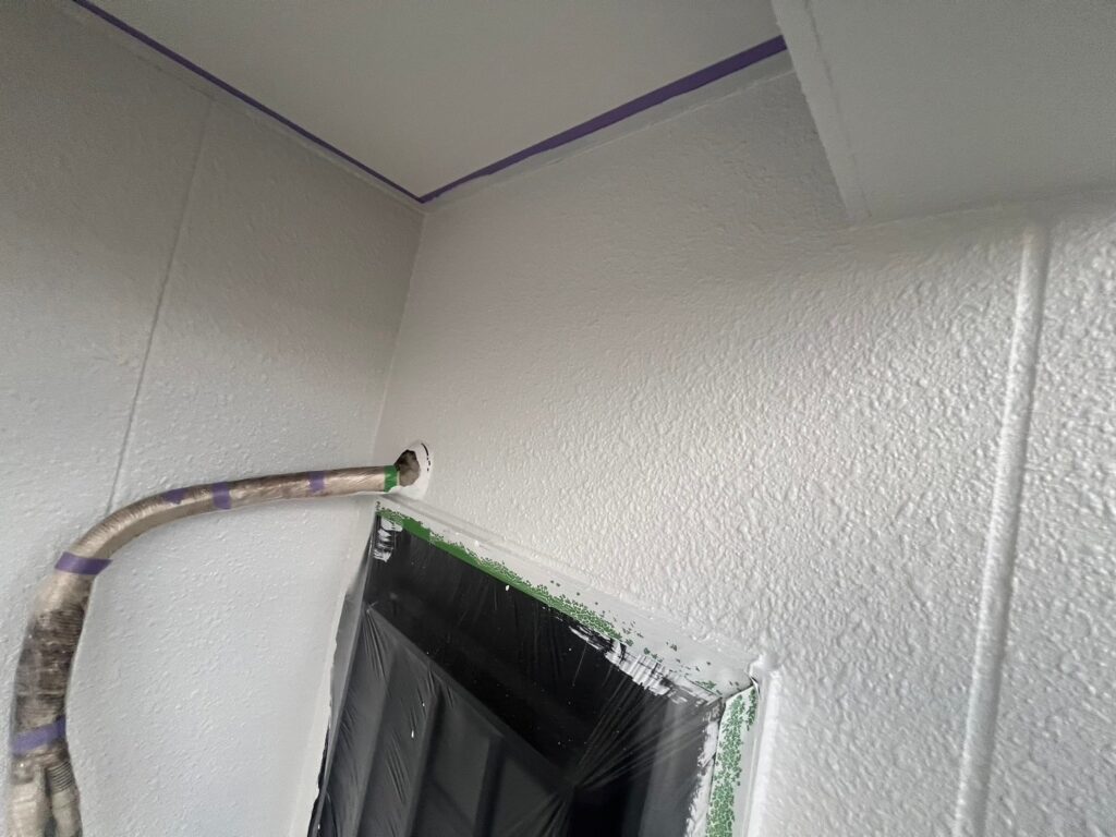 刷毛を使い分けて仕上げる窓まわりの外壁塗装