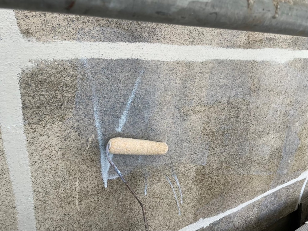 刷毛による細部の塗装