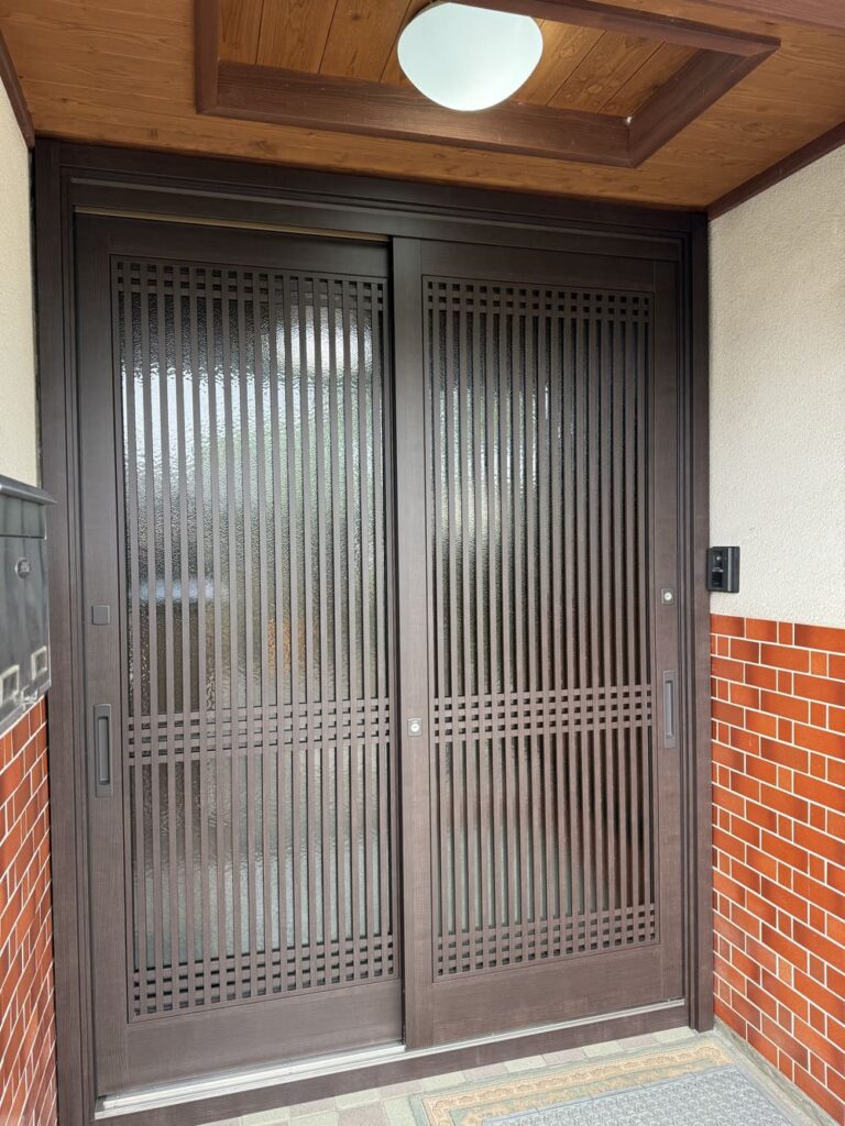 玄関扉の交換が完了した仕上がり