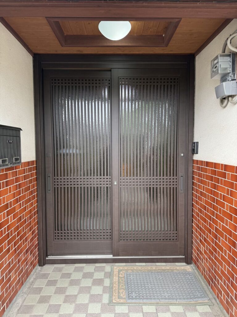 和室の畳を取り外す交換作業
