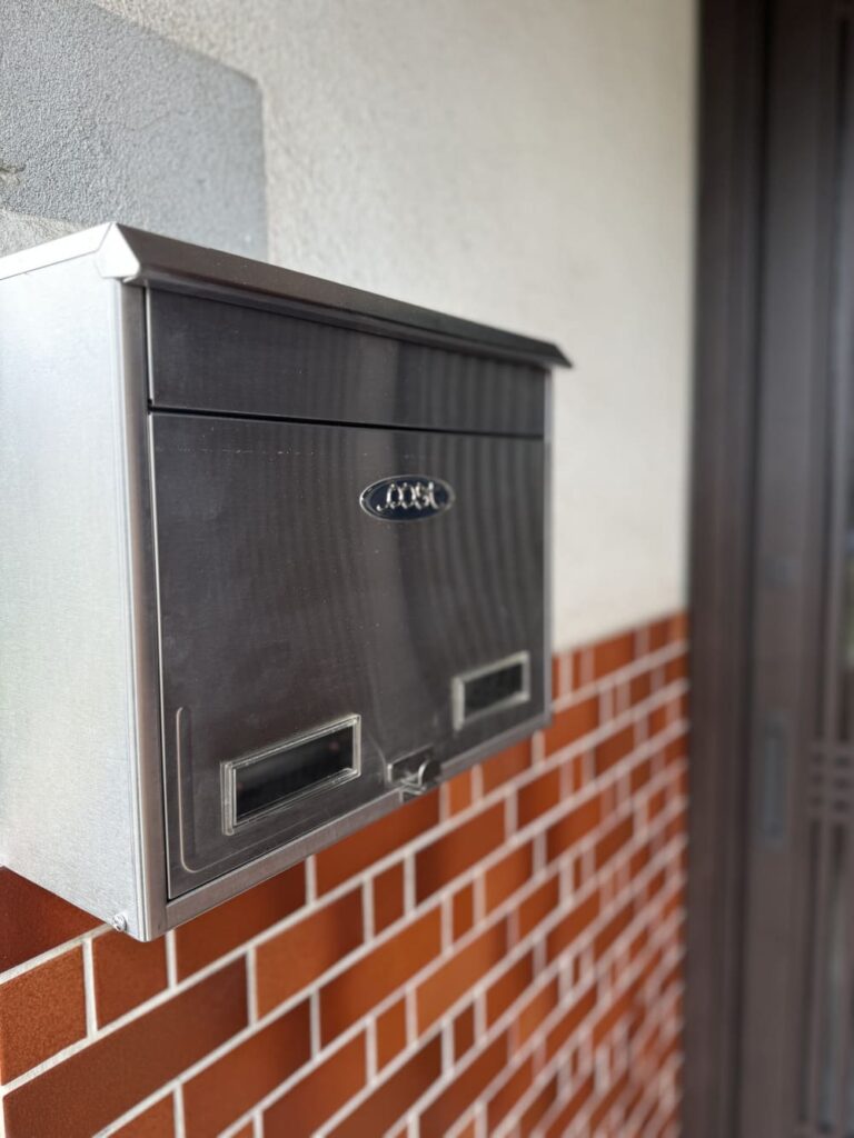 新しい畳を敷き込んでいく工程
