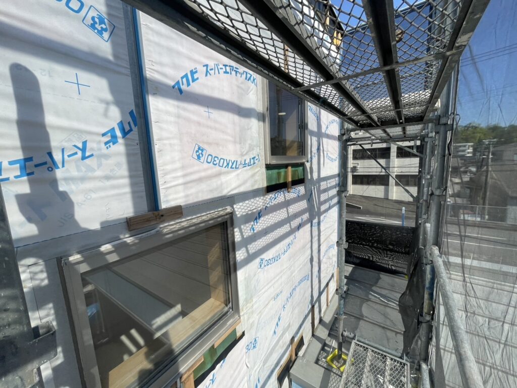 外壁に生じていた変形箇所